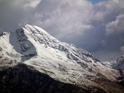 Da Valpiana di Serina breve, ma appagante salita al MONTE CASTELLO (1474 m.) il giorno di Pasqua, 8 aprile 2012 - FOTOGALLERY